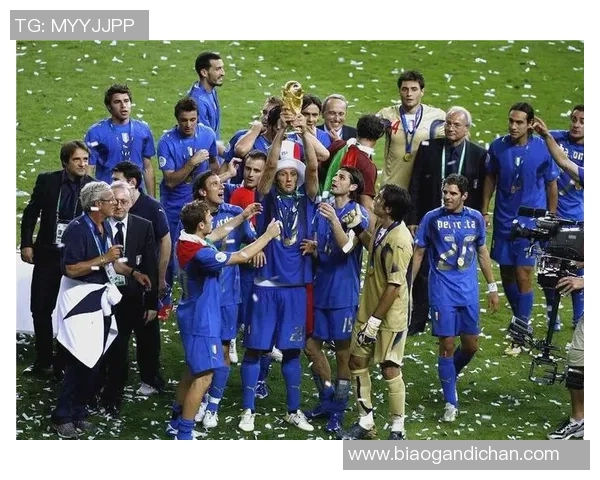 回顾2018年足球明星的辉煌时刻与传奇表现，重温世界杯的激情与荣耀